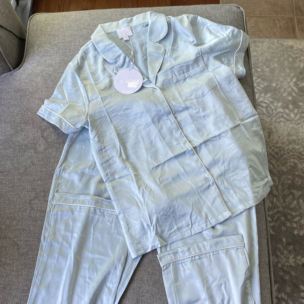 NWT Le Rose pajama set